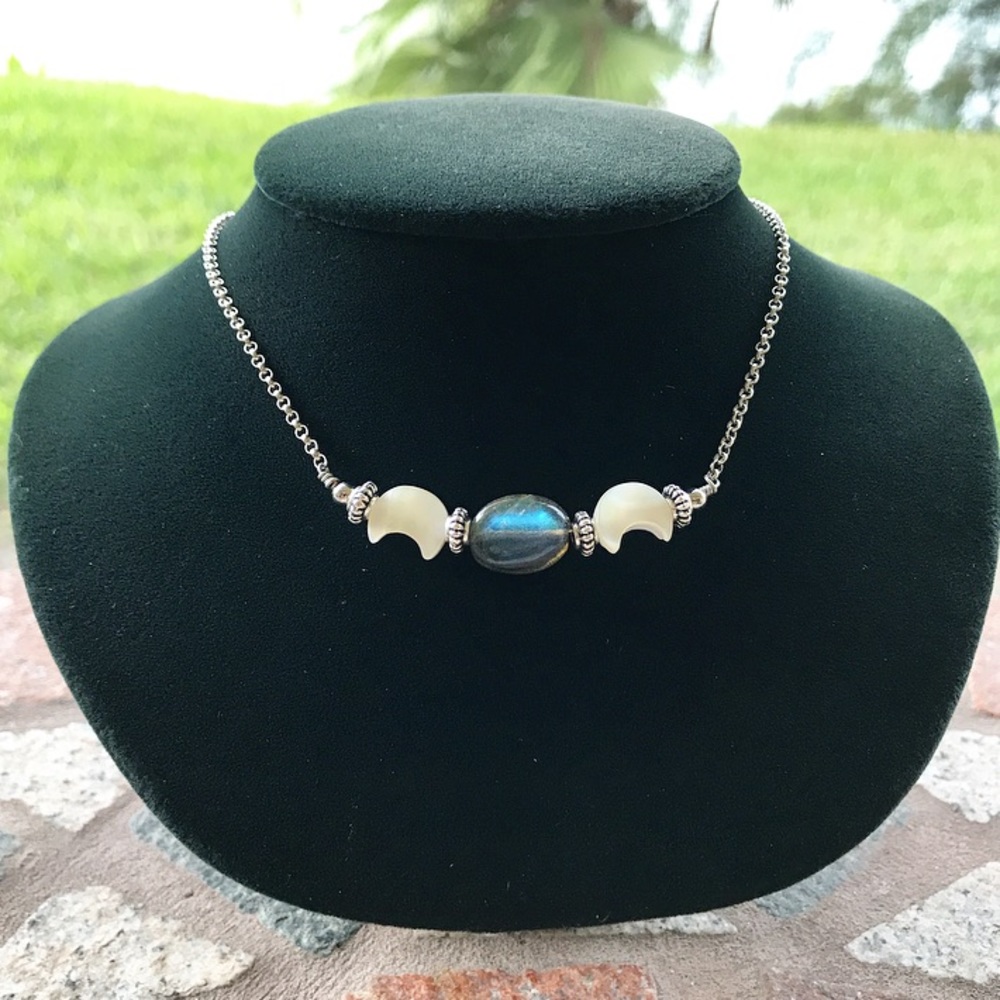 Genuine labradorite & mother of pearl moon choker - Picture 3 of 8